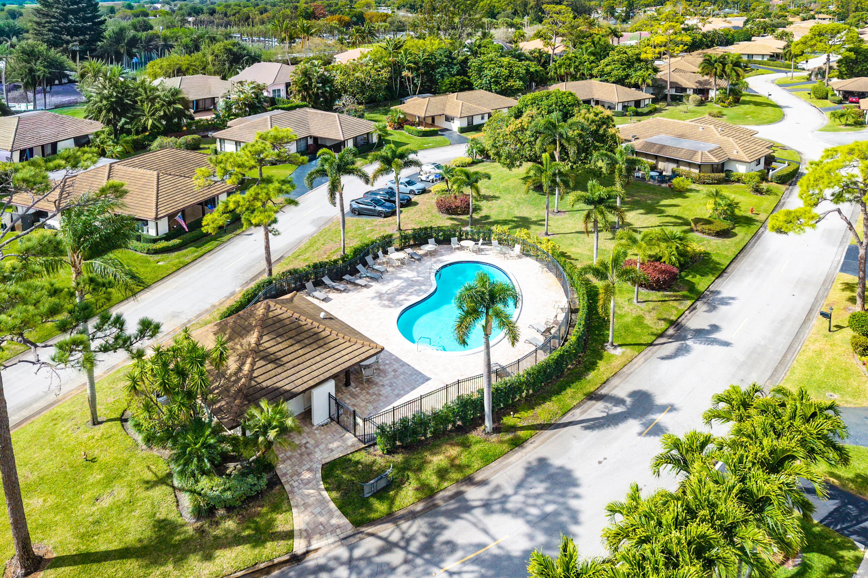 PINE VILLAS 10 - Residential