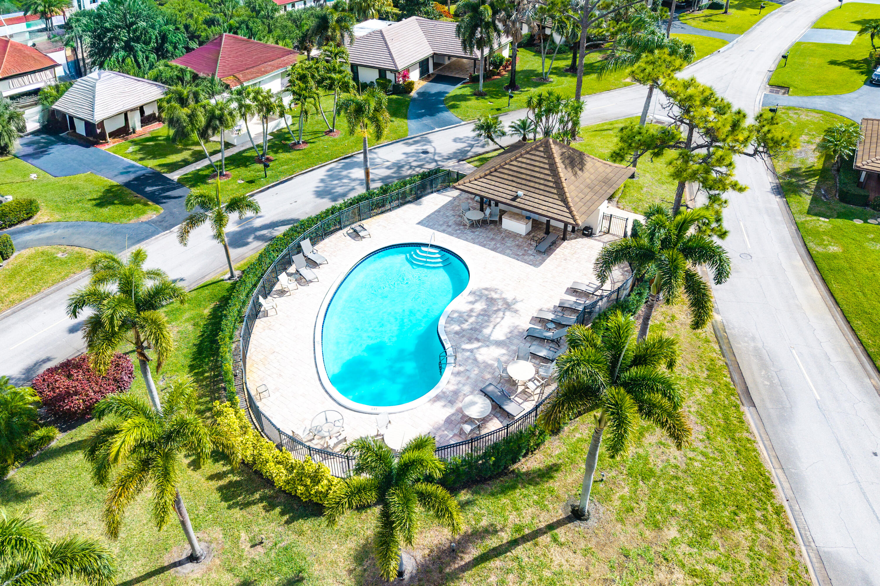 PINE VILLAS 10 - Residential