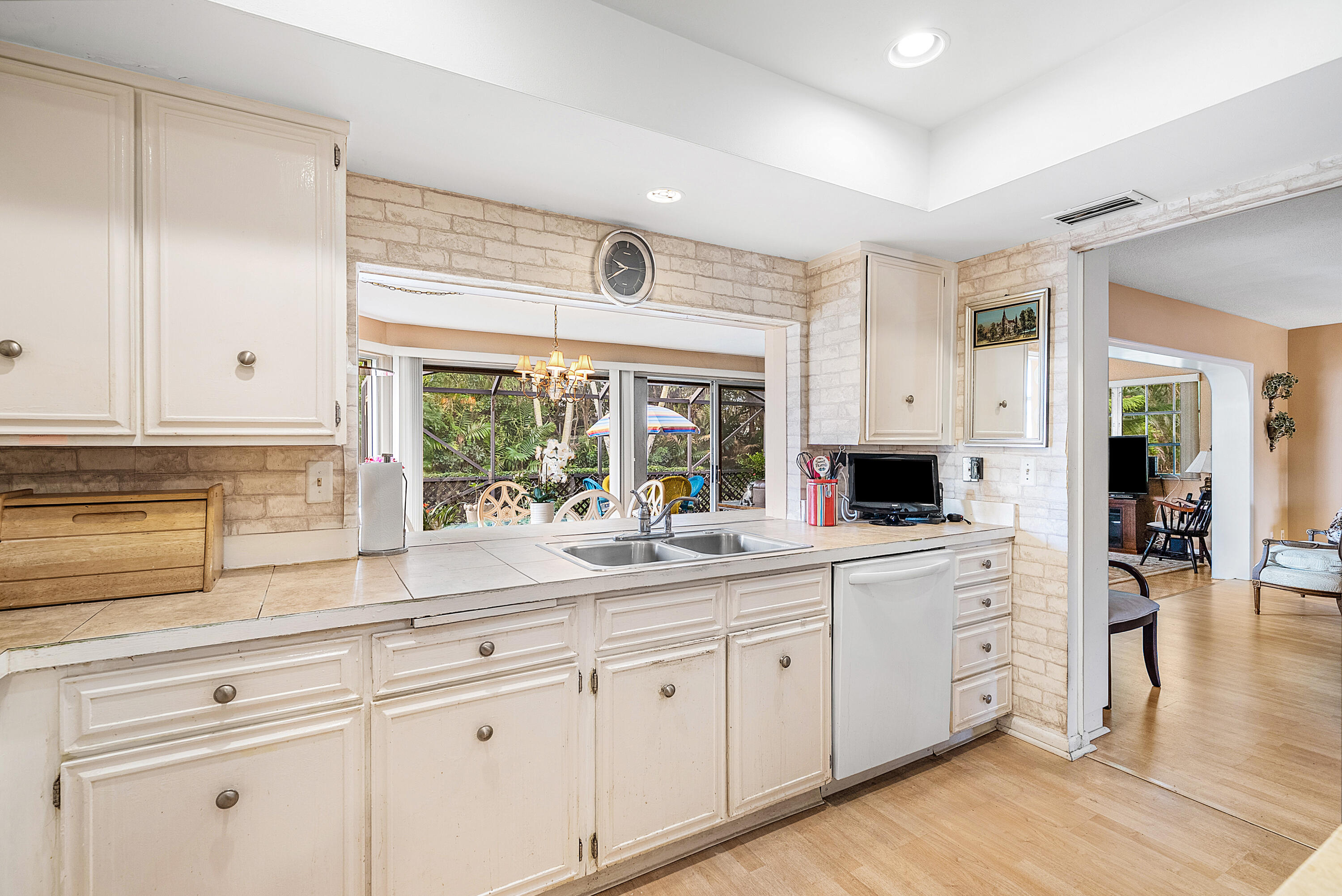 PINE VILLAS 10 - Residential