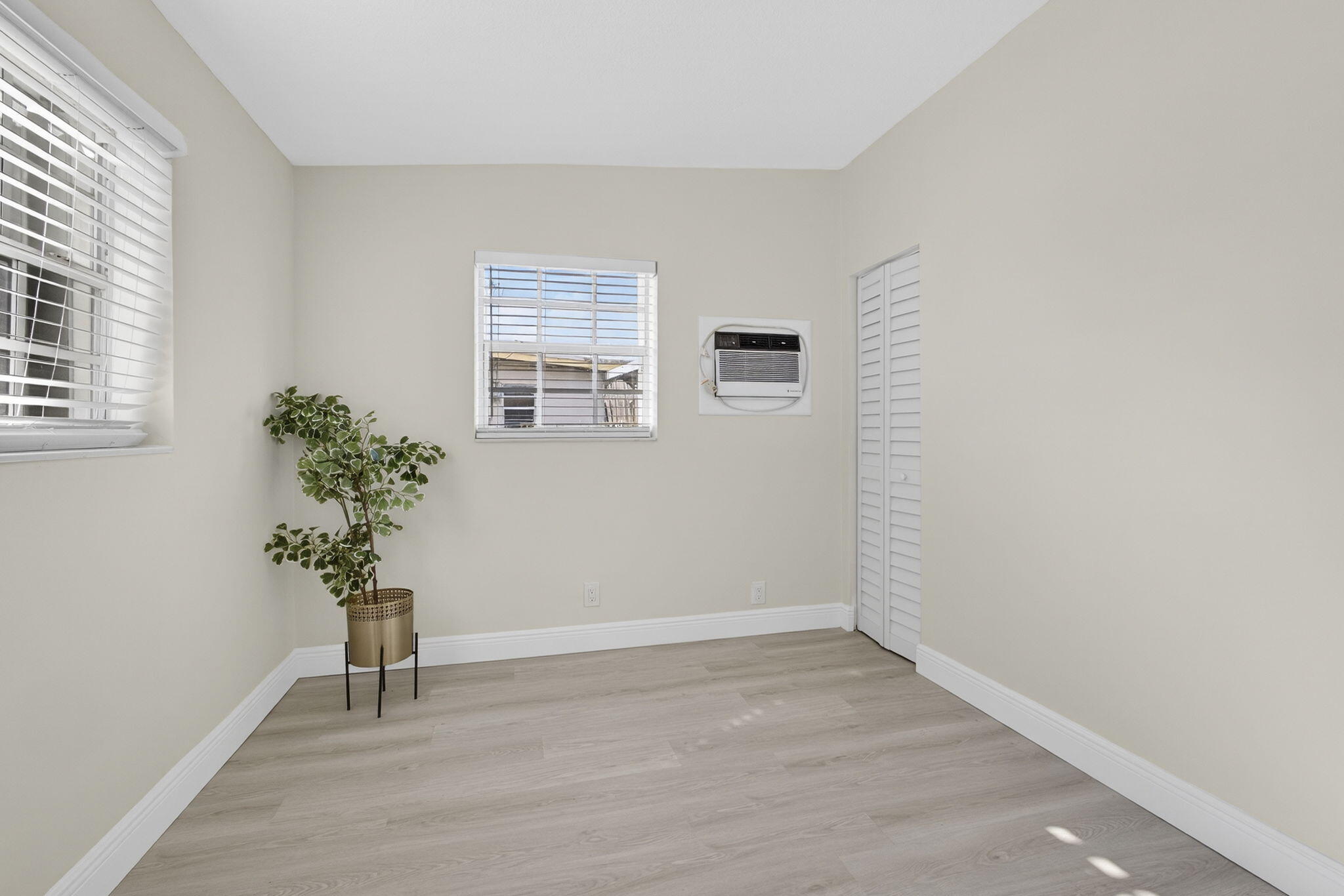 FOREST HILL VILLAGE 4 - Residential