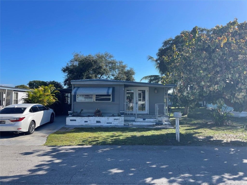 Photo of 1670 SW 84th Avenue, Davie, FL 33324 (MLS # F10544111)