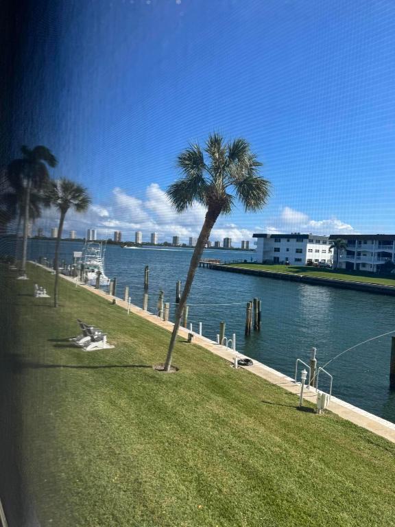 100 Paradise Harbour Boulevard 212, North Palm Beach, FL, 33408/$289,000 2 100 Paradise Harbour Boulevard 212