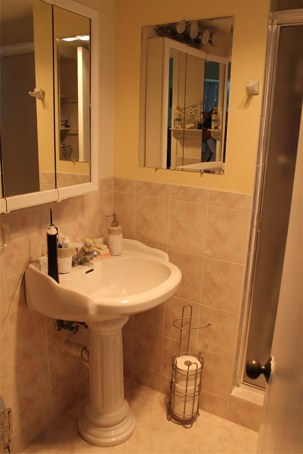 BLDG 38 8225 - Residential