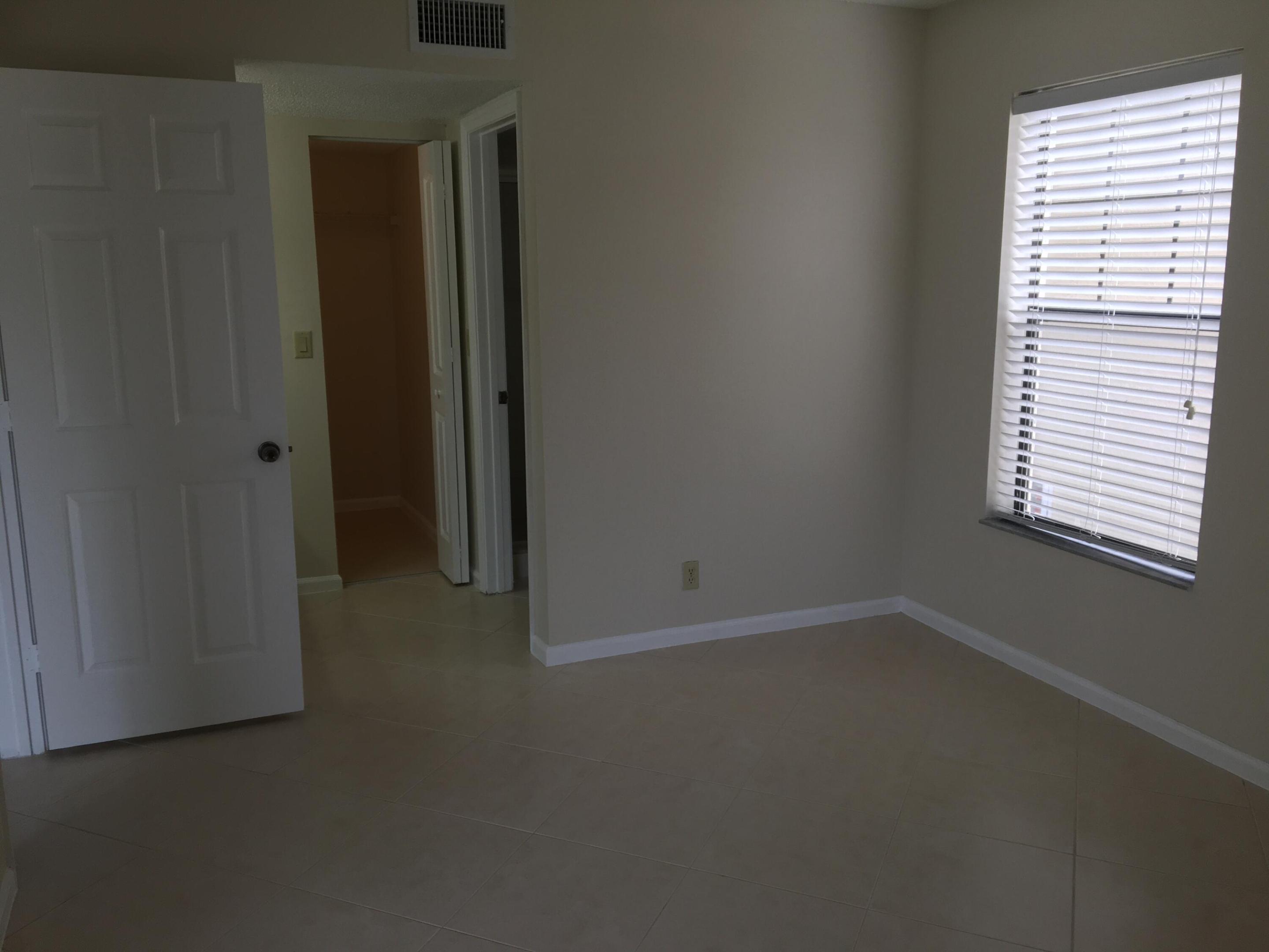 LAKE WINDWOOD CONDO - Residential