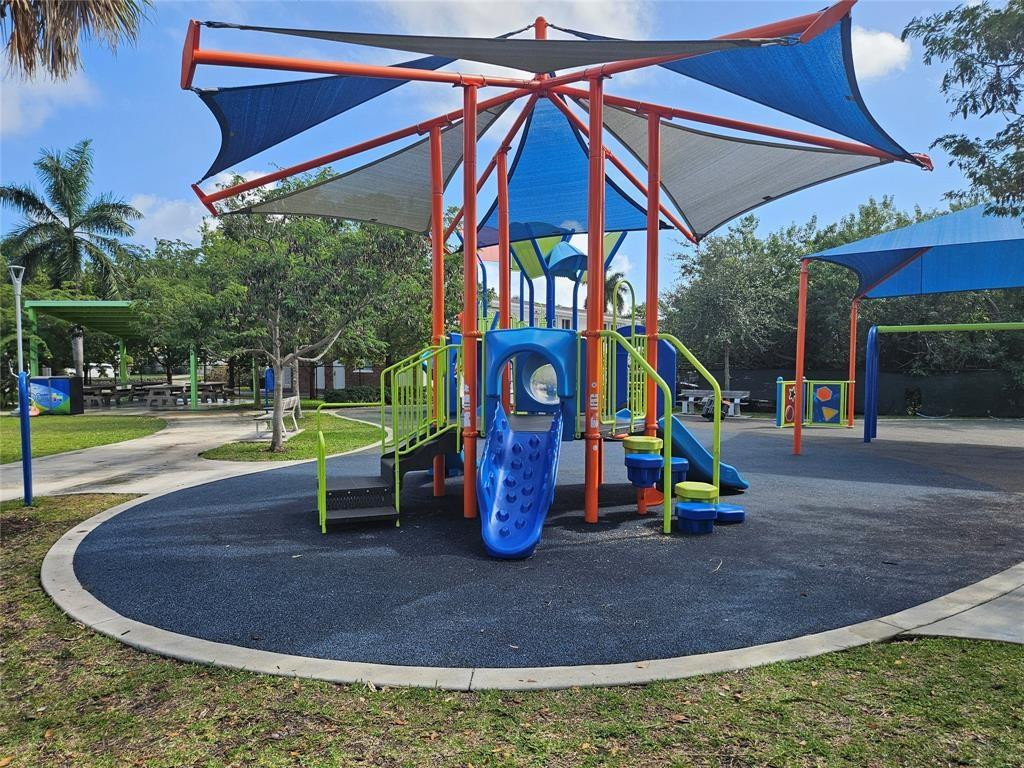 CASA PARADISO - Residential Lease