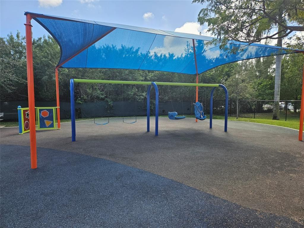 CASA PARADISO - Residential Lease