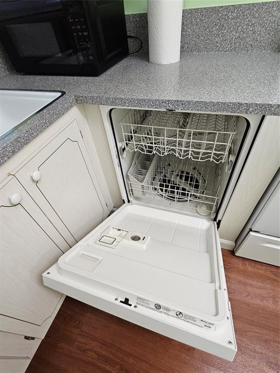 CASA PARADISO - Residential Lease