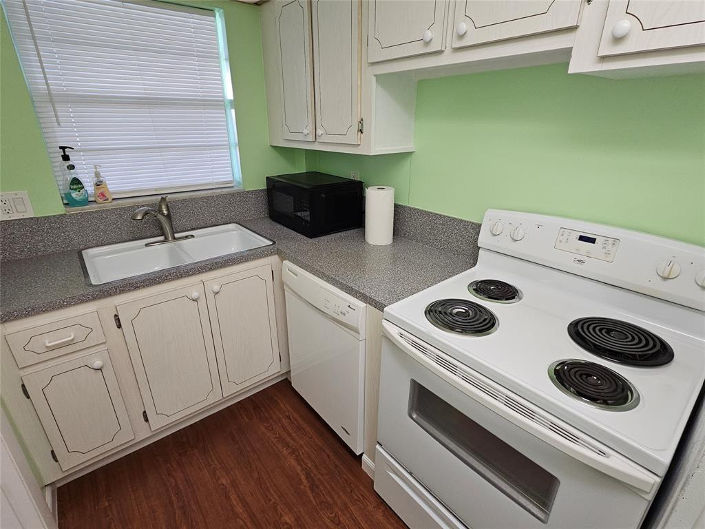 CASA PARADISO - Residential Lease