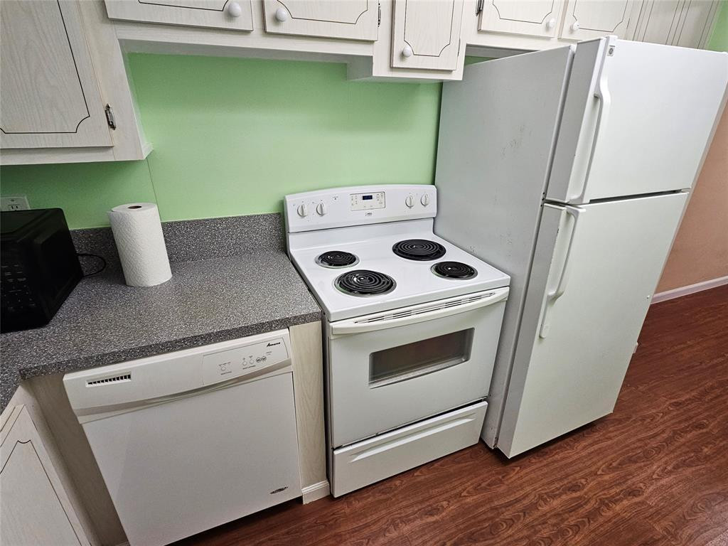 CASA PARADISO - Residential Lease