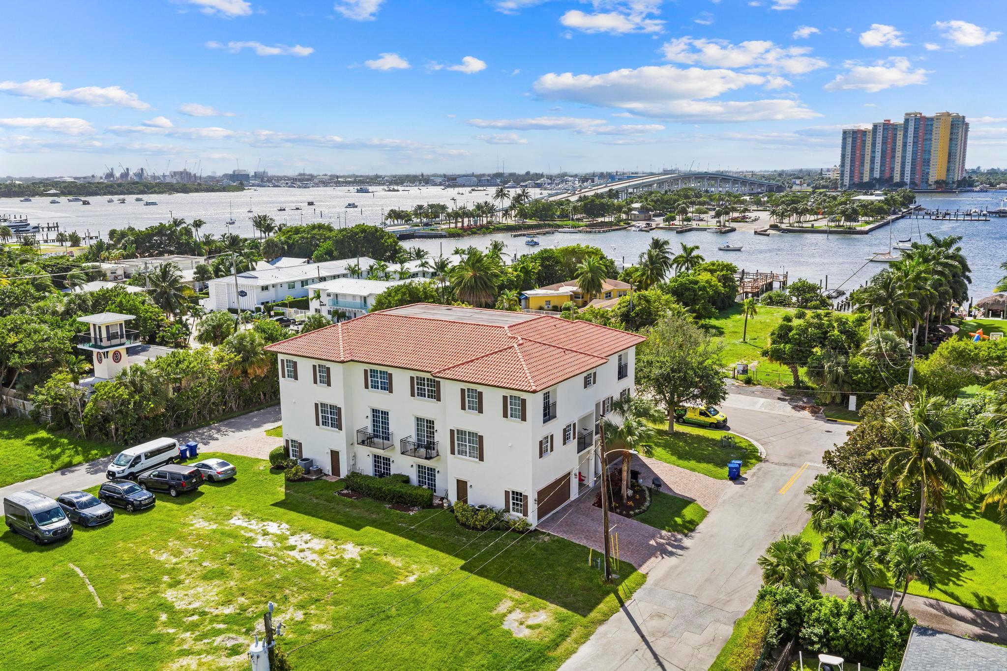 YACHT HARBOR - Residential