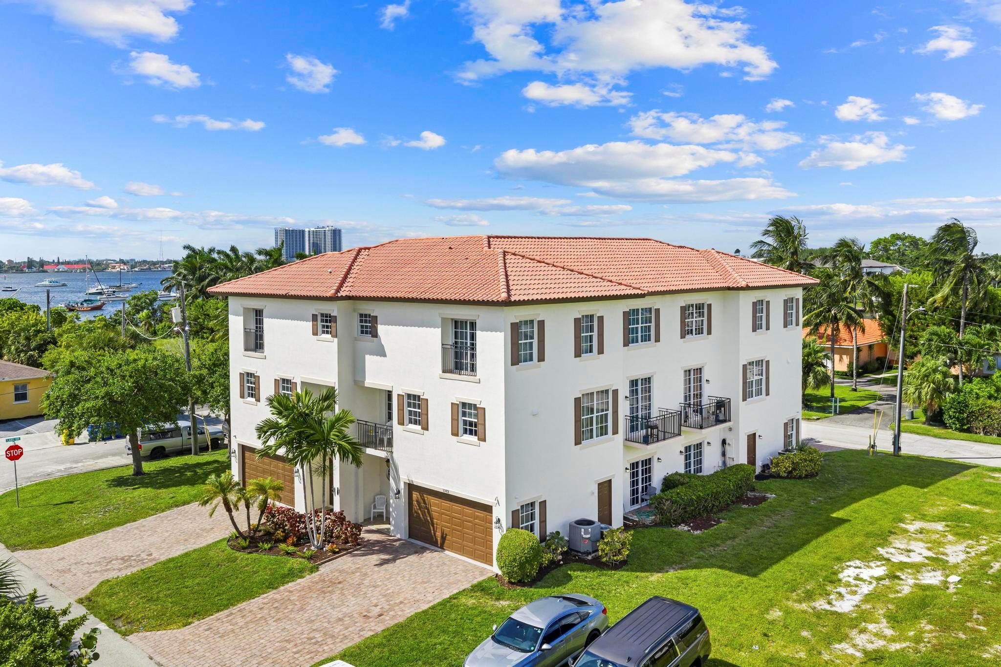 YACHT HARBOR - Residential