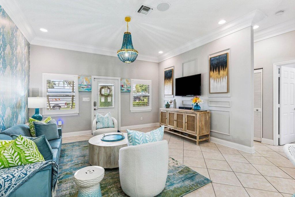 Photo of 625 NE 7th Avenue, Delray Beach, FL 33483 (MLS # R10961186)