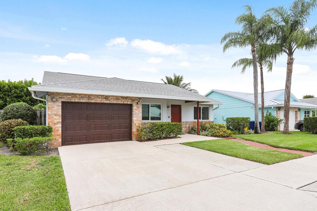 Photo of 149 Wandering Trail, Jupiter, FL 33458 (MLS # R11119132)