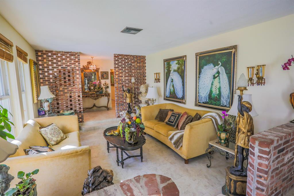 ALBERT LAKES GARDEN - Residential