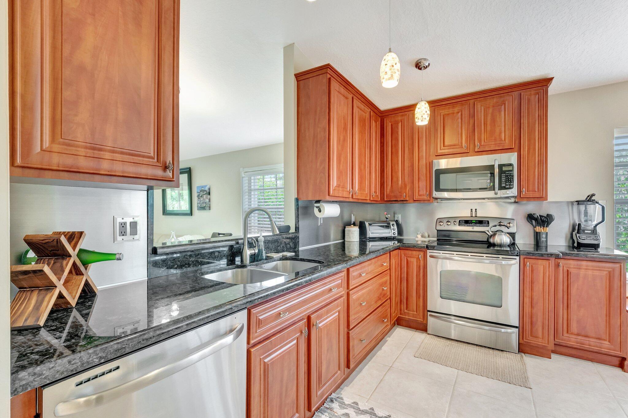 LA SEDONA - Residential Lease