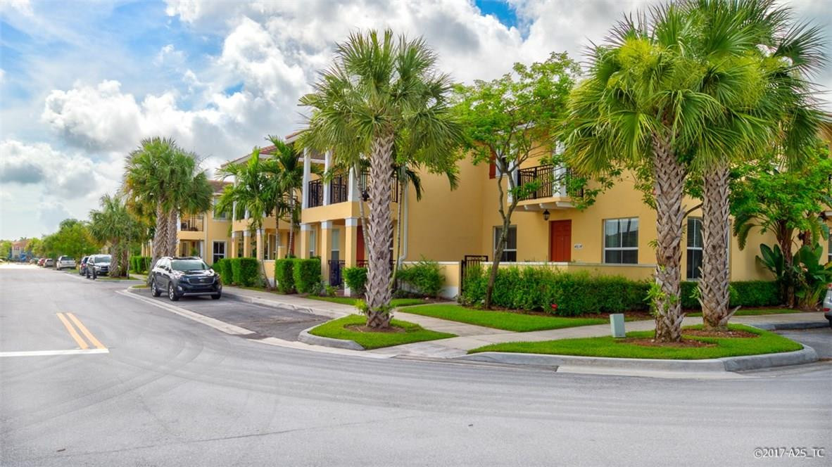 Paloma Lakes - Residential