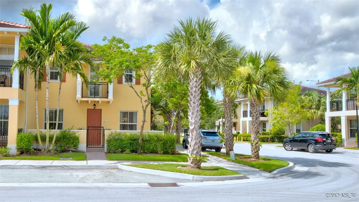 Paloma Lakes - Residential