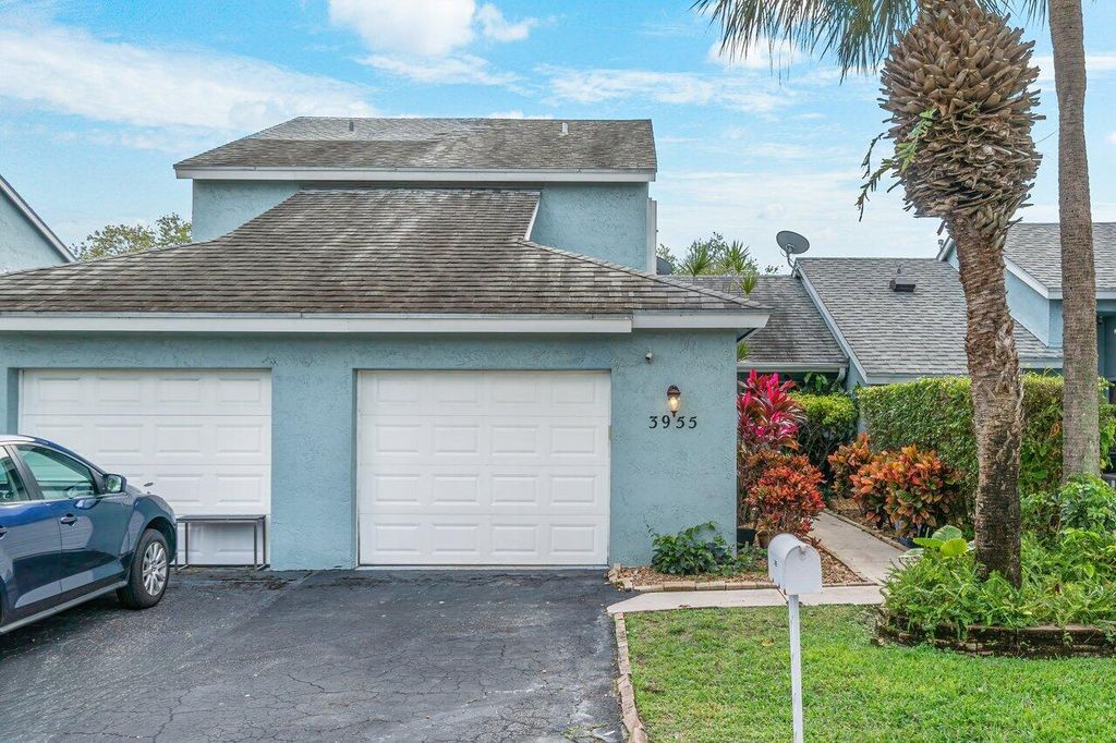 Photo of 3955 Island Club Circle W, Lake Worth, FL 33462 (MLS # R10946420)