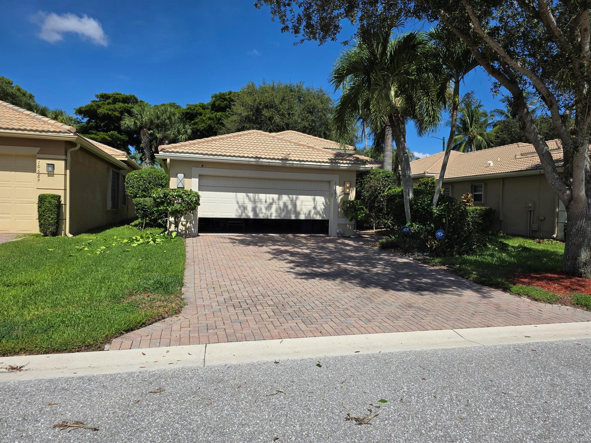 Beautiful Home in Very Active Community, Fantastic kitchen, cabinets galore! Pullouts,. Close to Shopping, Restaurants, Short distance to the beach, Community boasts Delicious Cafe', multiple clubs, card rooms, pickle ball, tennis, bocce courtsFull-time Social Director responsible for organizing trips, activities, shows, and eventsMore than 25 clubs geared toward maximizing the active adult experience, Arts & Crafts Room with kiln room, so much to do and enjoy the Beautiful Florida lifestyle. AC and Hot Water Heater replace 2024