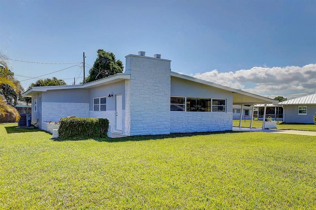 Photo of 618 Willows Avenue, Port Saint Lucie, FL 34952 (MLS # R10698969)