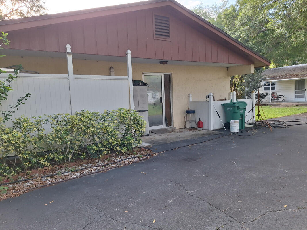 4642 Edwards Road