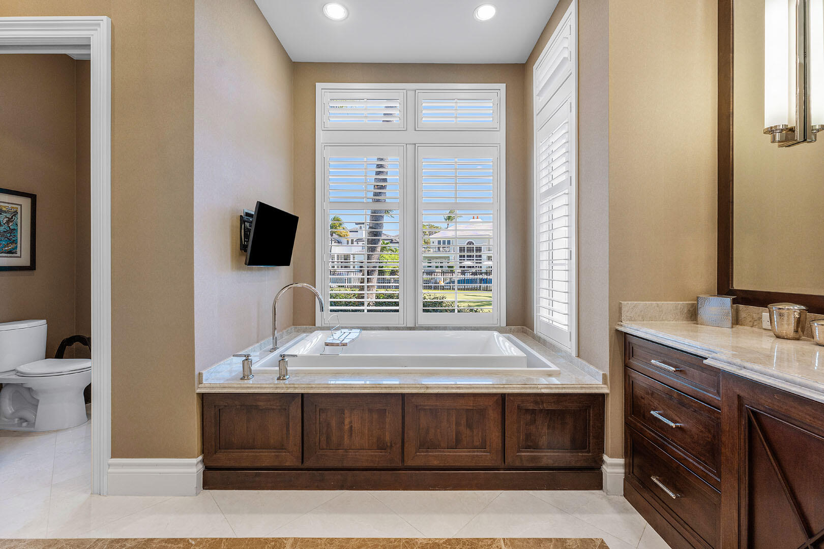 ROYAL PALM YACHT & COUNTRY CLUB - Residential