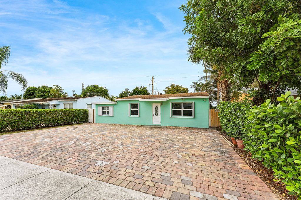 Photo of 522 Jackson Avenue, Greenacres, FL 33463 (MLS # B26020806)