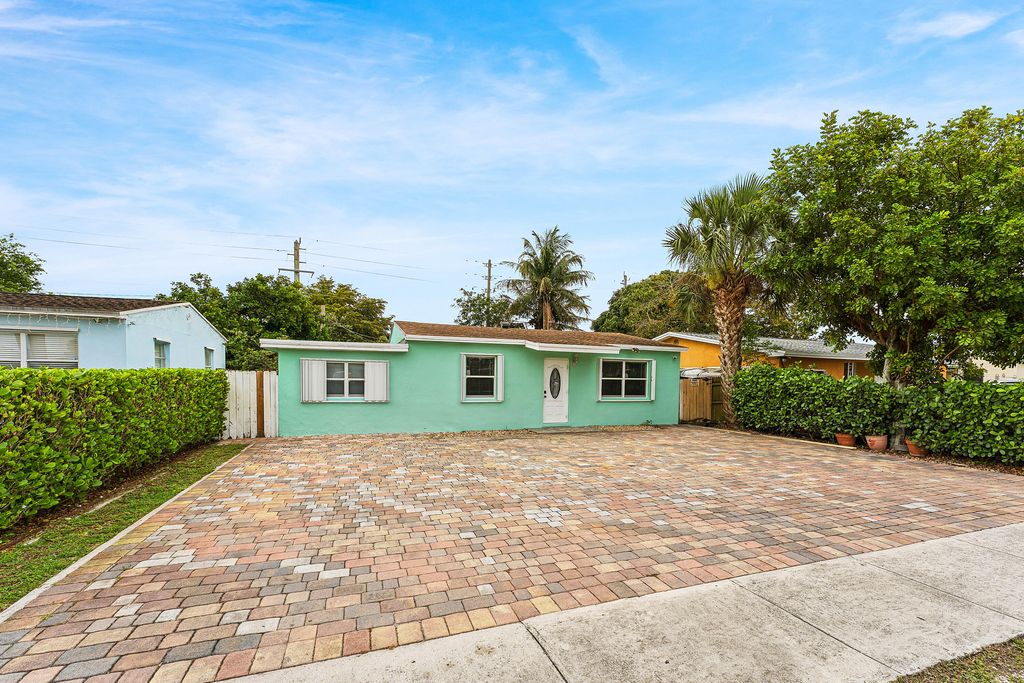 Photo of 522 Jackson Avenue, Greenacres, FL 33463 (MLS # B26020806)