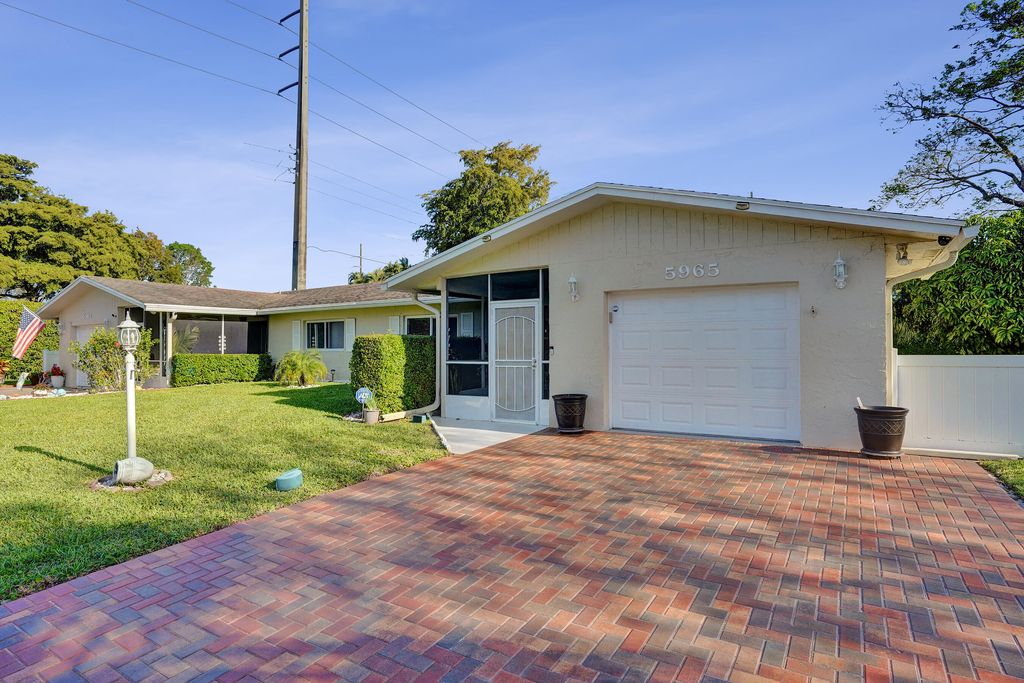 Photo of 5965 Los Alamos Lane, Delray Beach, FL 33484 (MLS # B26027411)