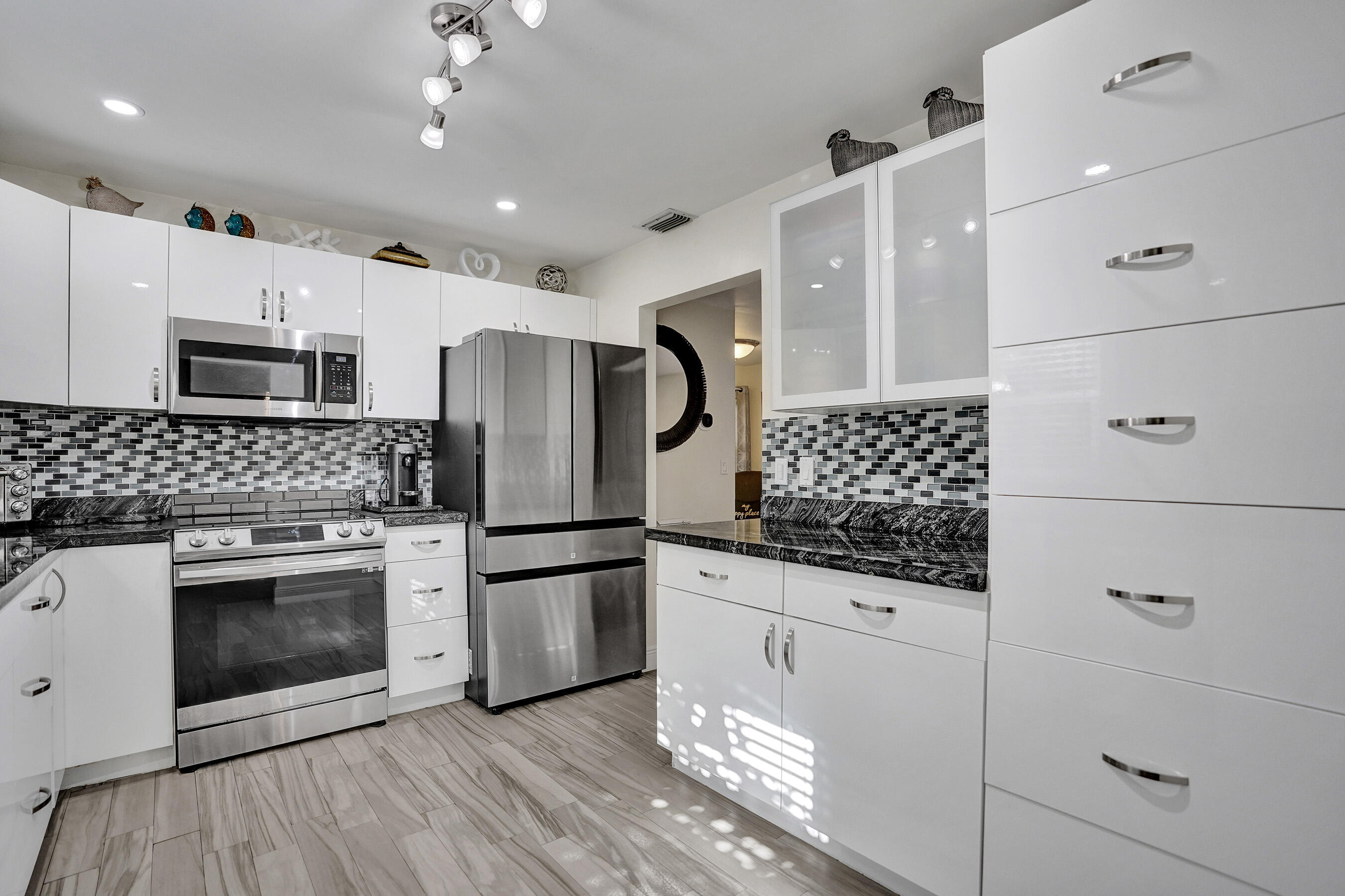 DELRAY VILLAS 1 - Residential