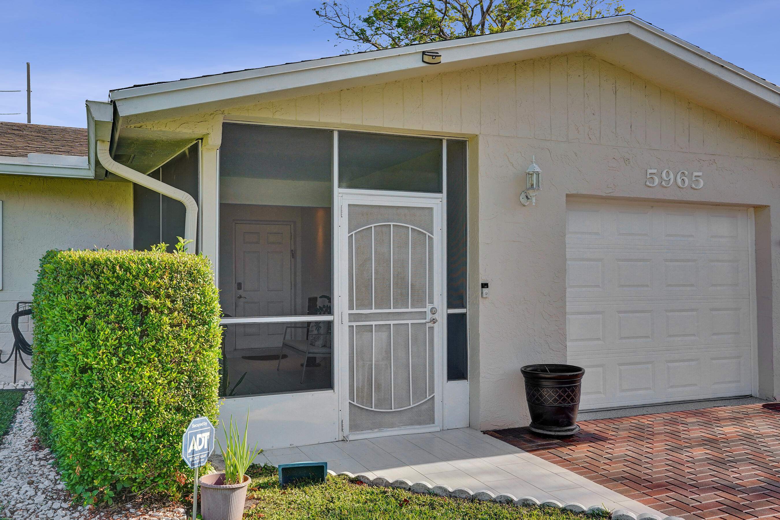 5965 Los Alamos Lane