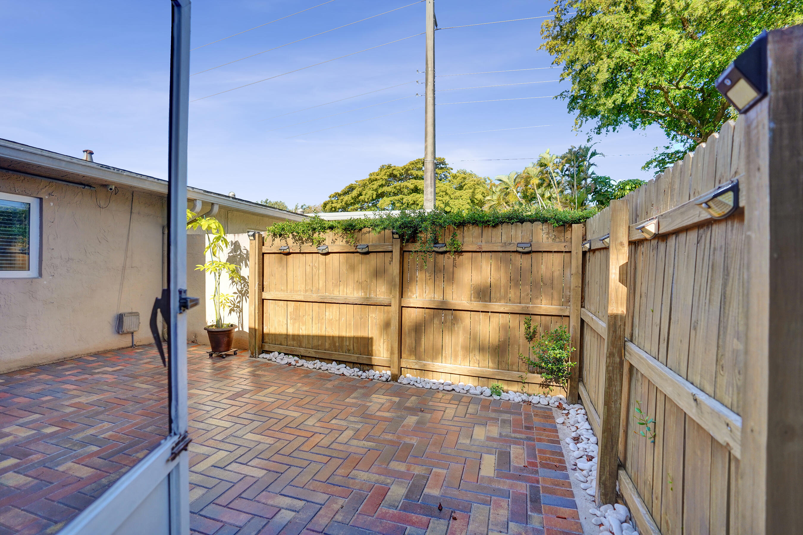 DELRAY VILLAS 1 - Residential