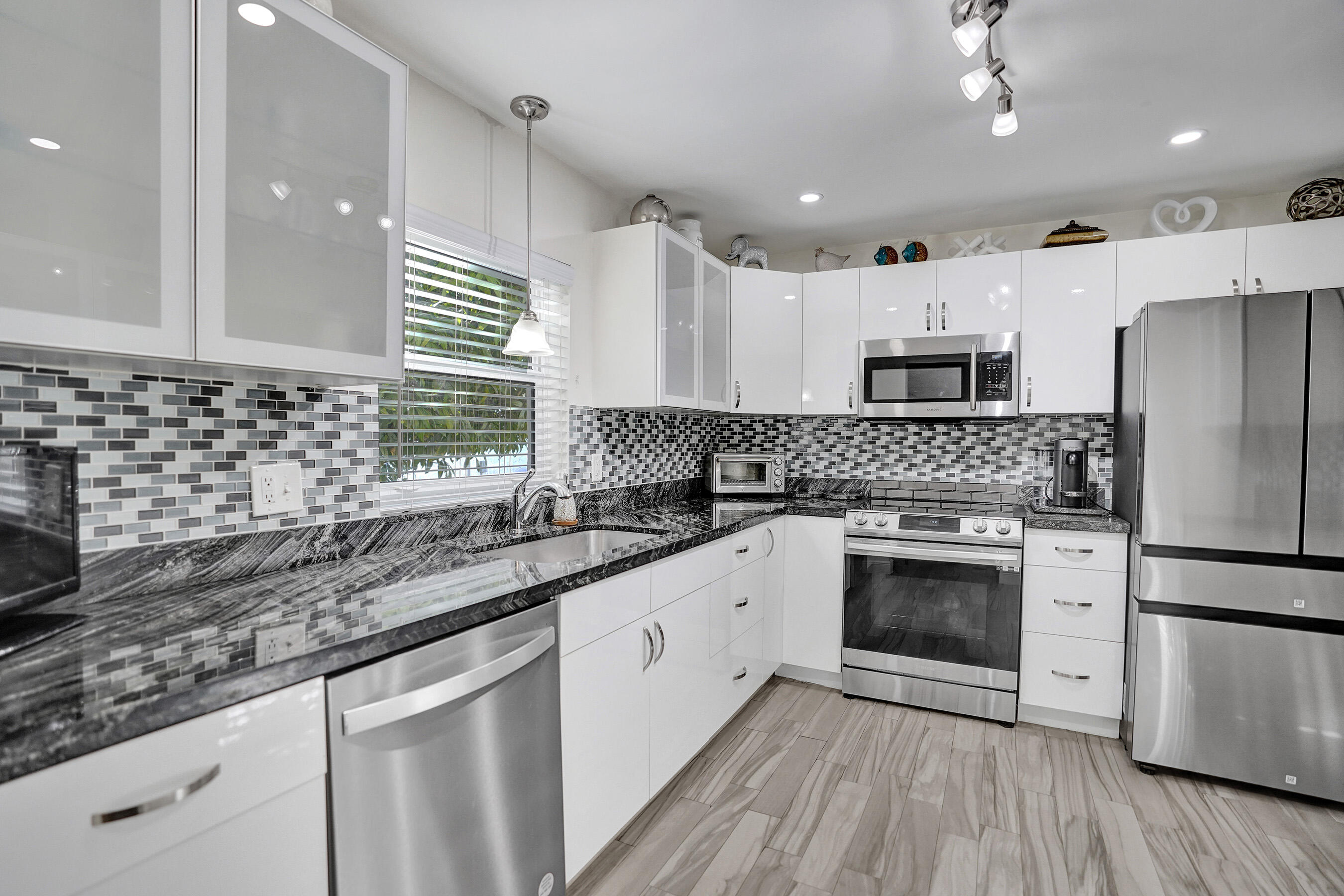 DELRAY VILLAS 1 - Residential