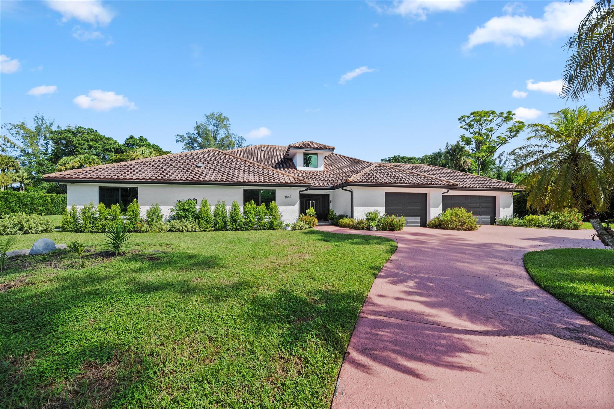 A hidden gem awaits in the highly desirable Pinewood Doubletree Trail community - where luxury living meets freedom with no HOA. Situated on a sprawling 1.17-acre lot, this beautifully updated 6-bedroom, 6.5-bathroom pool home offers over 4,292 square feet of refined interior space designed for both comfort and entertaining. The home features four ensuite bedrooms for ultimate privacy, along with a convenient Jack and Jill layout on the second floor. Inside, the first floor has been completely renovated with sleek, 30'' x 60'' modern porcelain tile that creates a clean and contemporary feel throughout. The open-concept kitchen and family room serve as the heart of the home, boasting quartz countertops in both the kitchen and bathrooms, along with an oversized center island measuring 13'9''