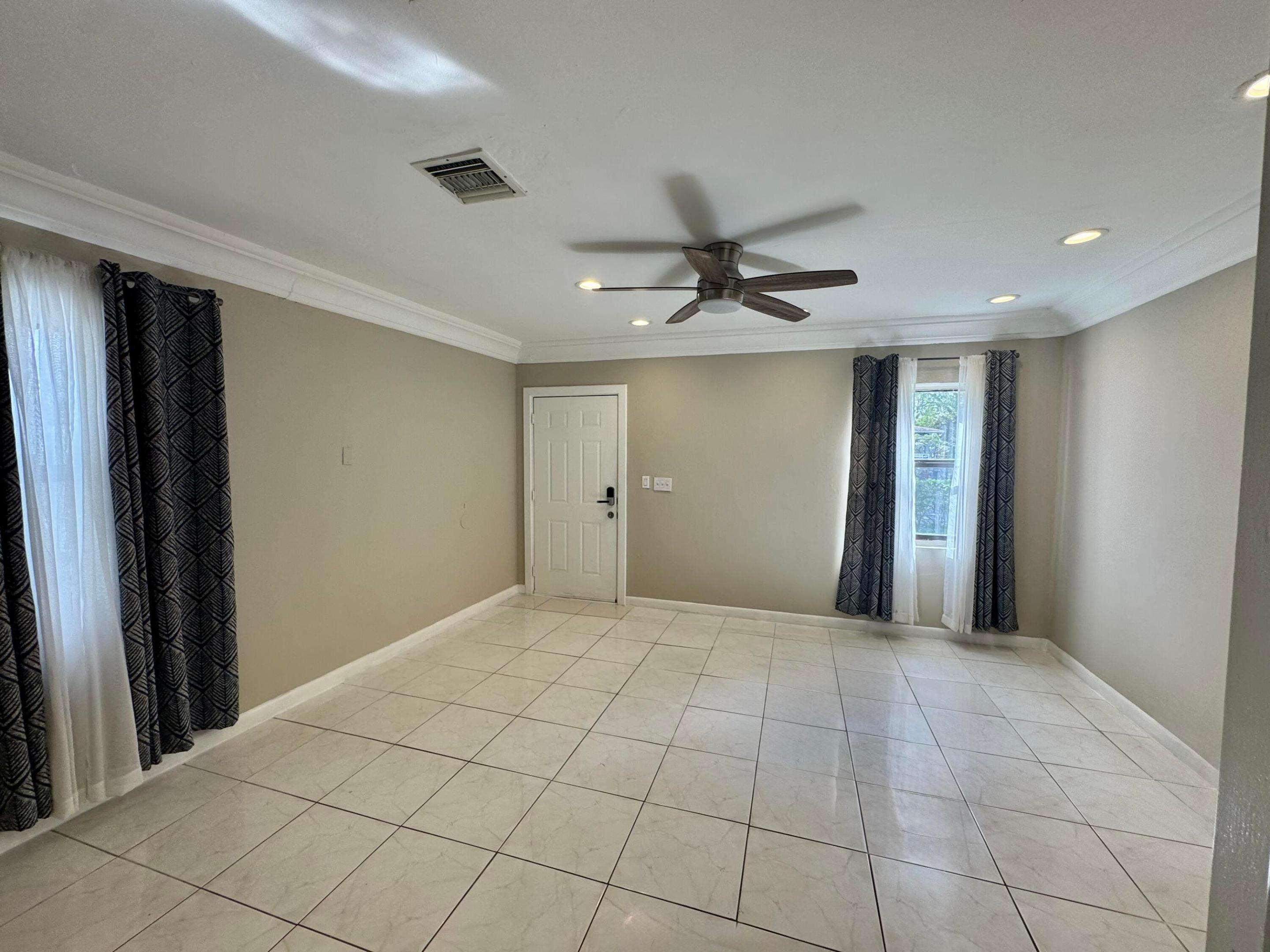 LINCOLN PARK SIXTH ADD - Residential Lease