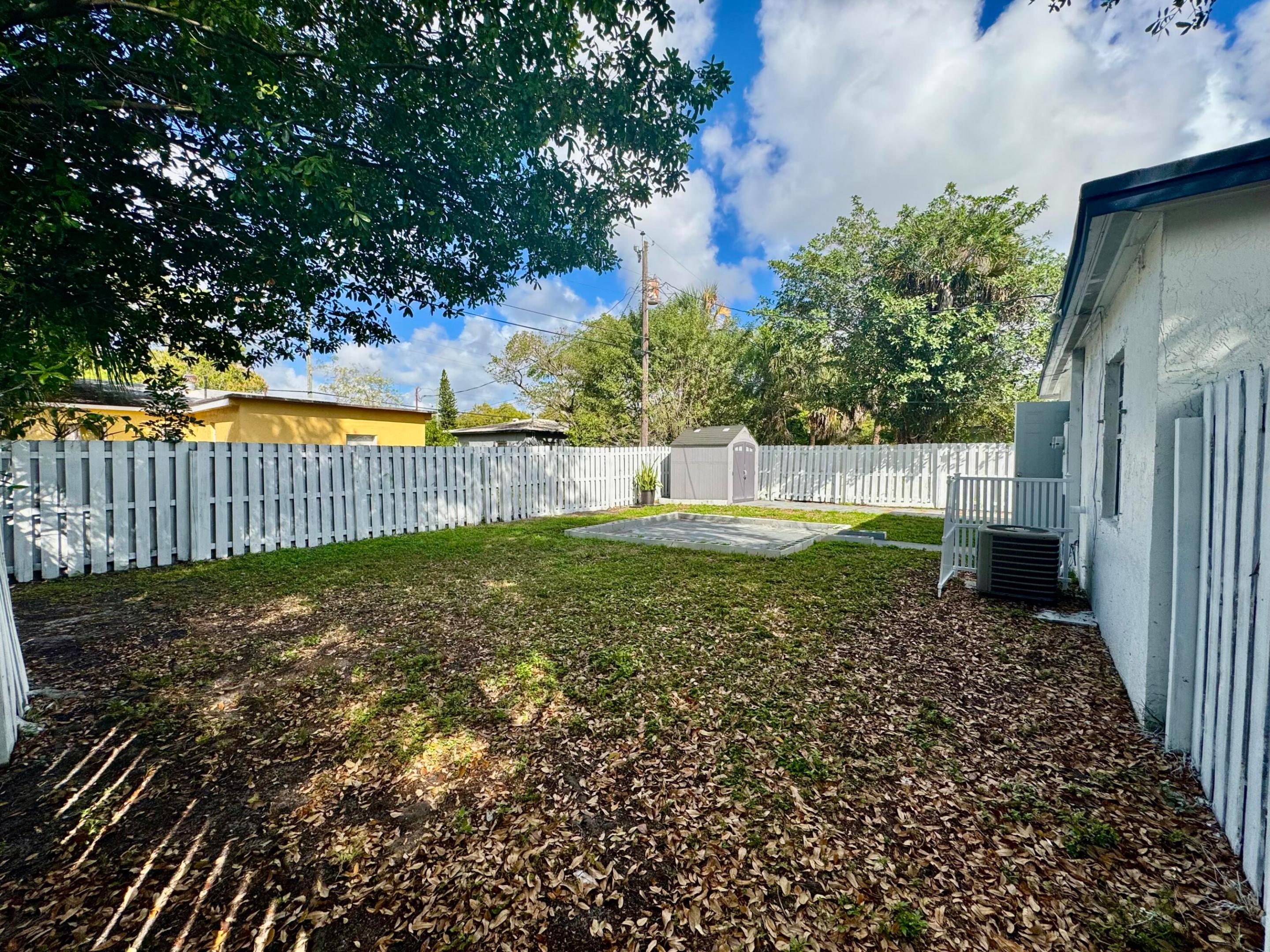 LINCOLN PARK SIXTH ADD - Residential Lease