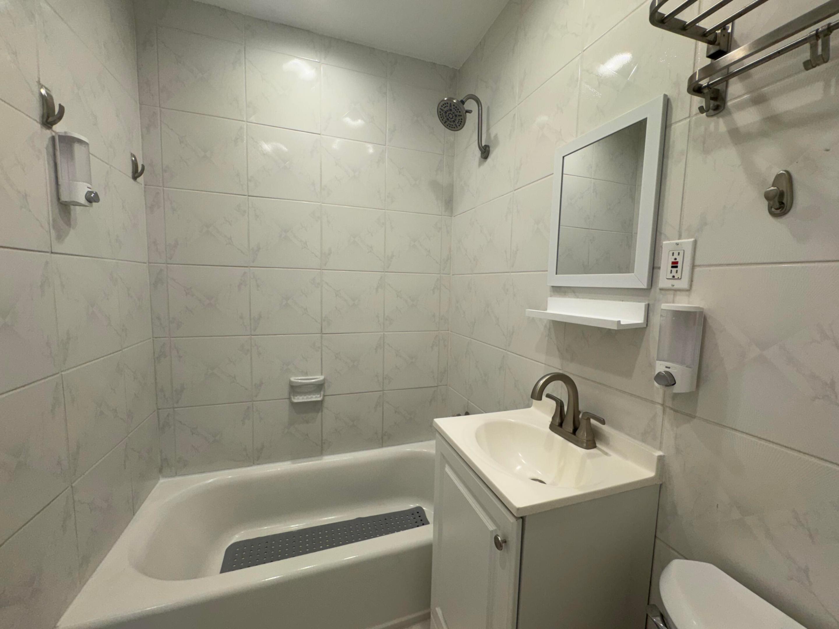 LINCOLN PARK SIXTH ADD - Residential Lease