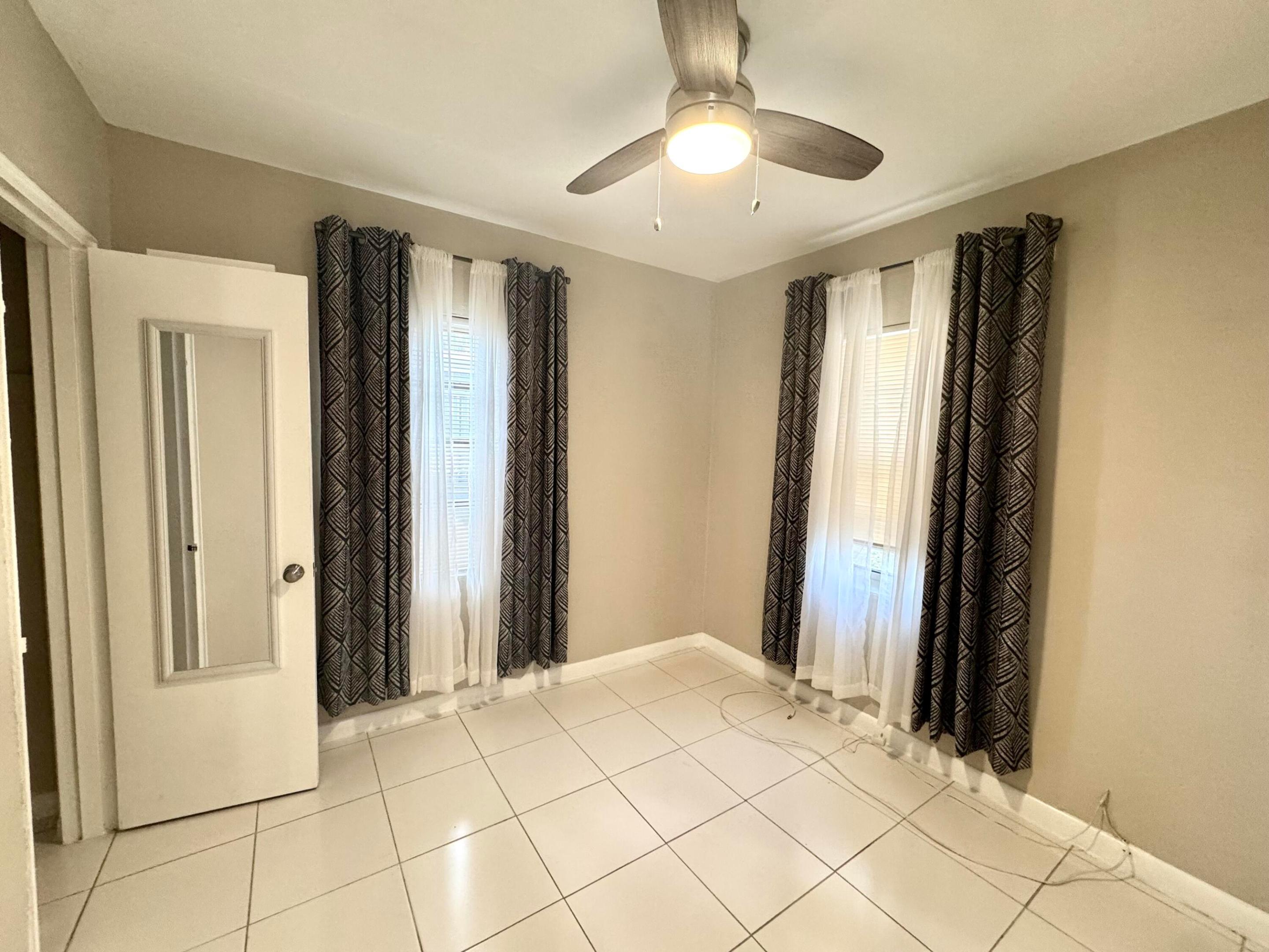 LINCOLN PARK SIXTH ADD - Residential Lease