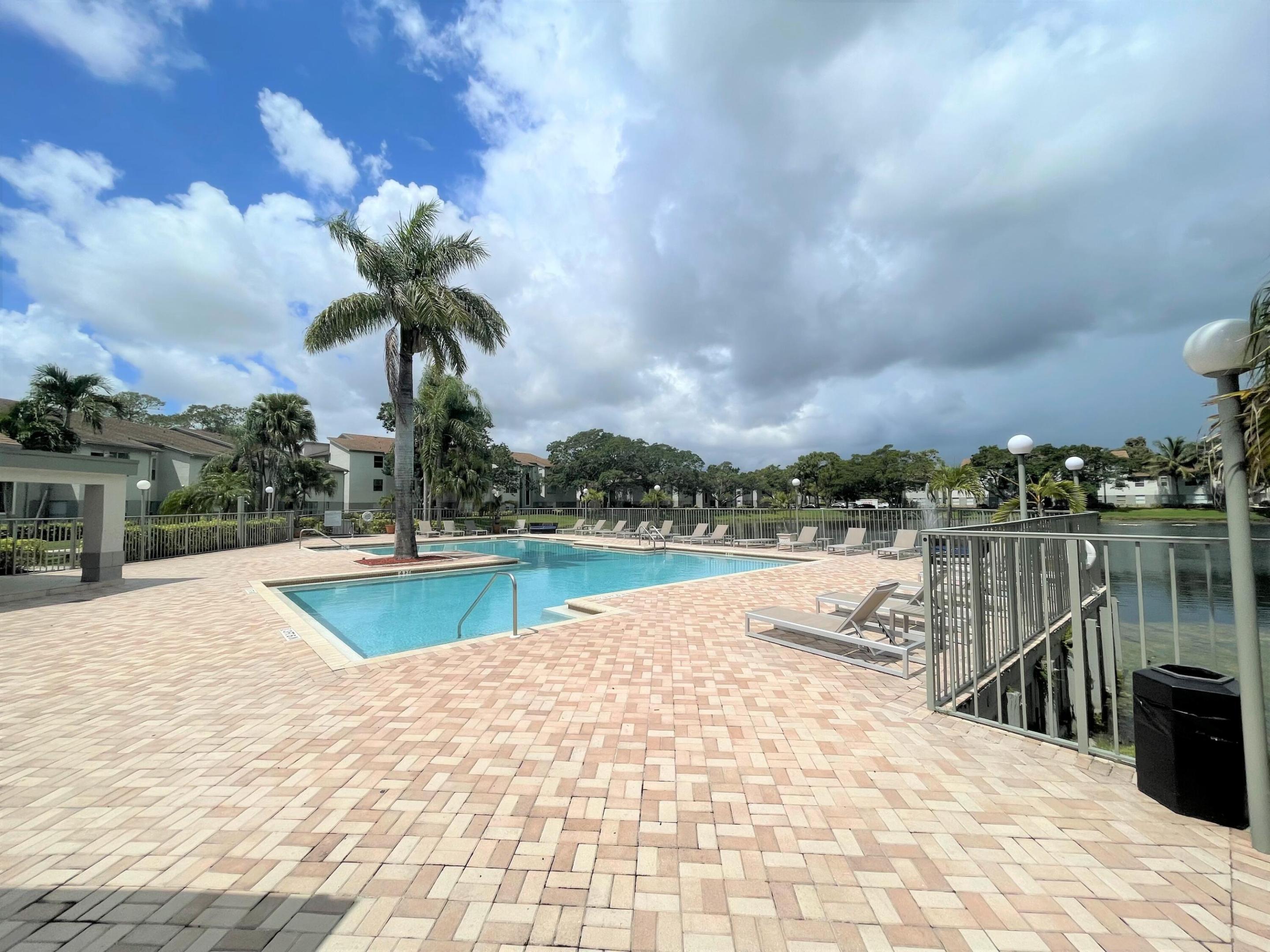 PONTE VERDE AT PALM BEACH LAKES CONDO - Residential