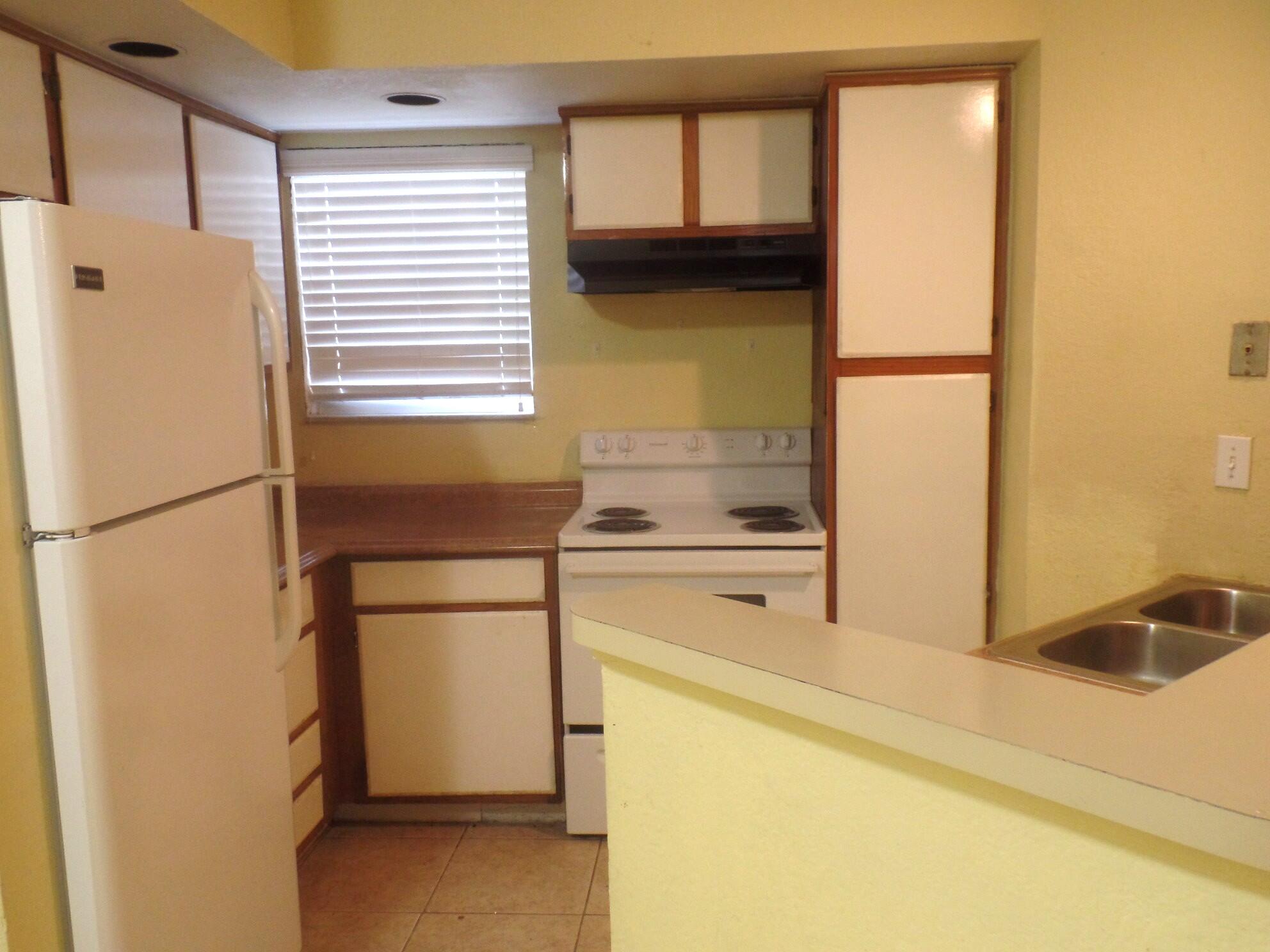 PONTE VERDE AT PALM BEACH LAKES CONDO - Residential