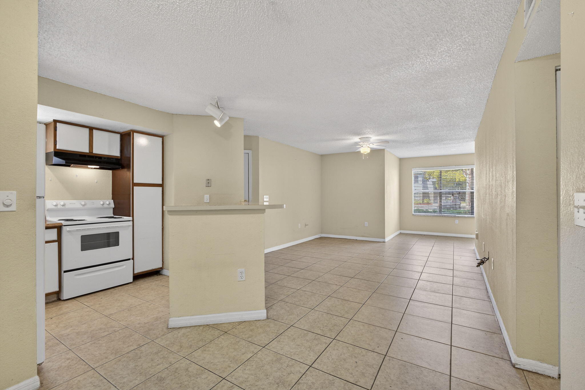 PONTE VERDE AT PALM BEACH LAKES CONDO - Residential