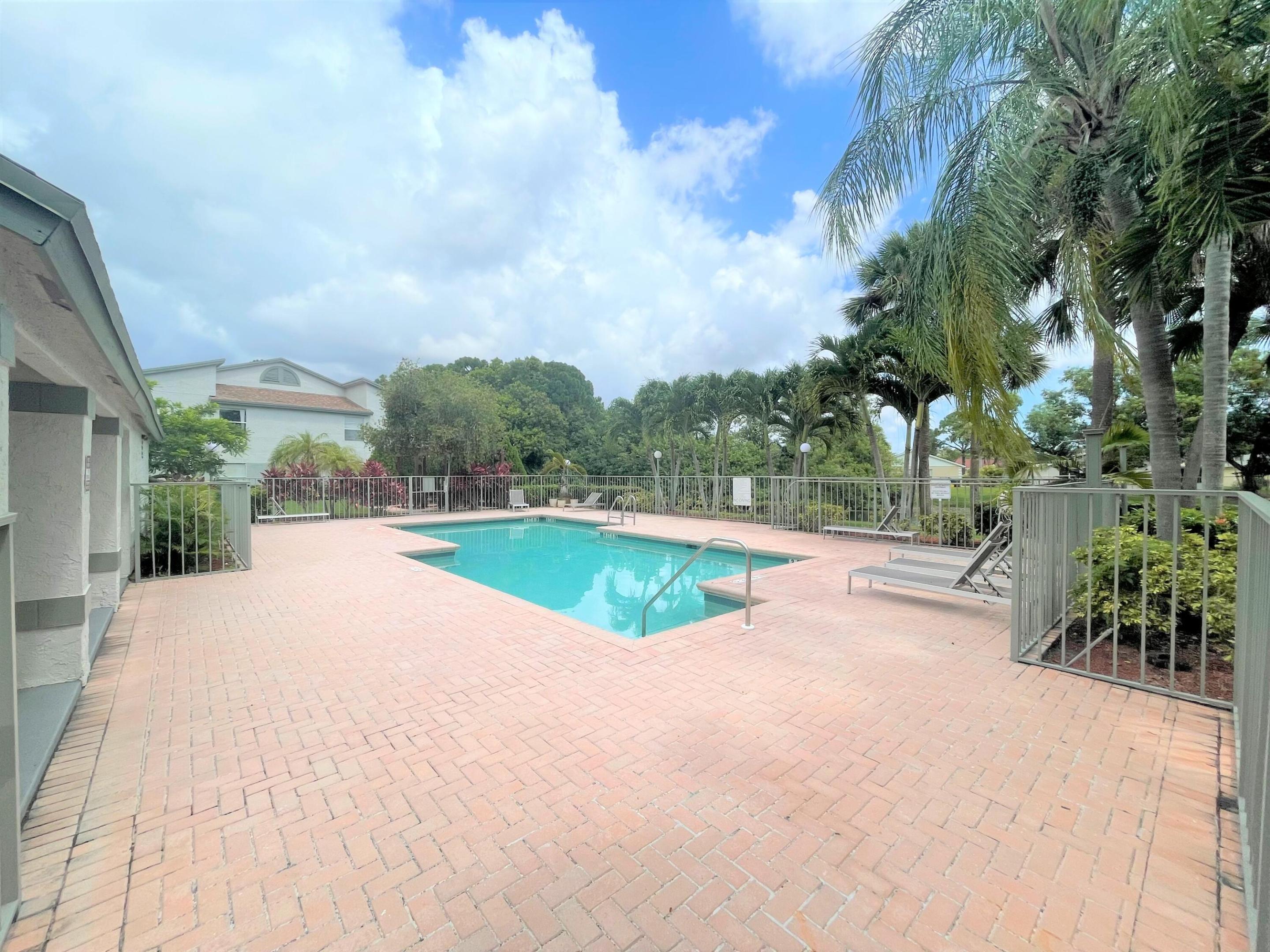 PONTE VERDE AT PALM BEACH LAKES CONDO - Residential