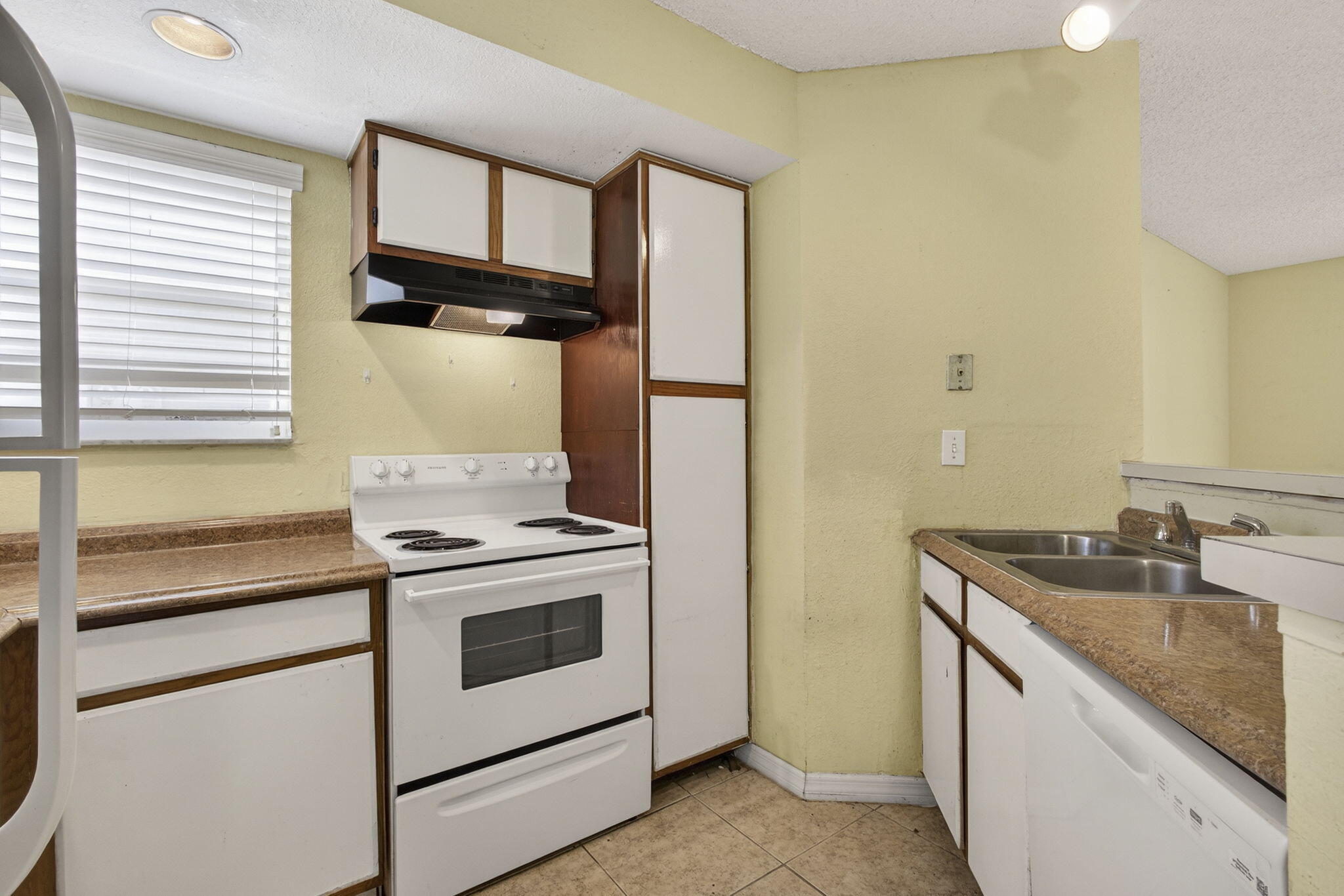 PONTE VERDE AT PALM BEACH LAKES CONDO - Residential