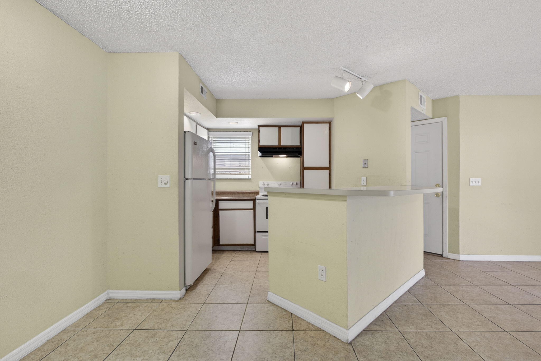 PONTE VERDE AT PALM BEACH LAKES CONDO - Residential