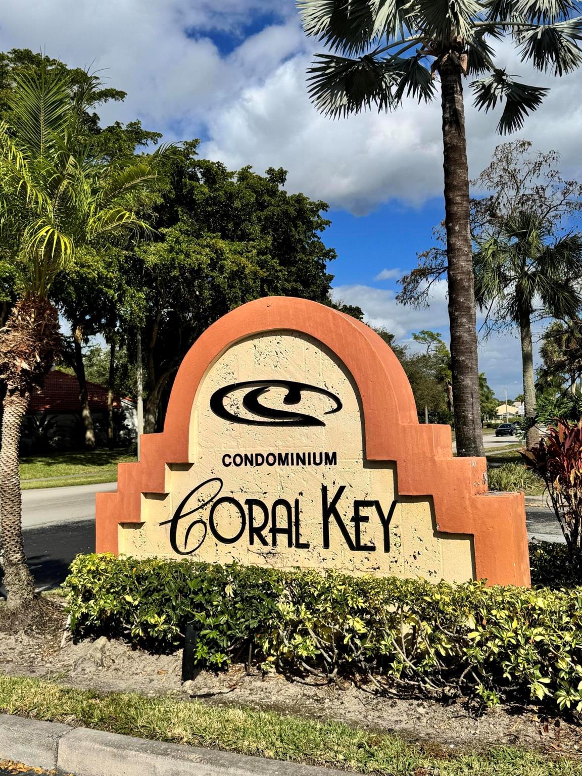 UPGRADED BEAUTIFUL UNIT IN THE HEART OF THE MARGATE/ CENTRAL CORAL SPRINGS BORDER. 2ND FLOOR. AVAILABLE RIGHT AWAY.TONS OF AMENITIES INCLUDED. POOL, GYM. PARKS ARE A SHORT DISTANCE AWAY AS WELL AS THE CORAL SQUARE MALL, TONS OF SHOPPING AND TRADER JOE'S NEARBY. DON'T LET THIS UNIT GO.