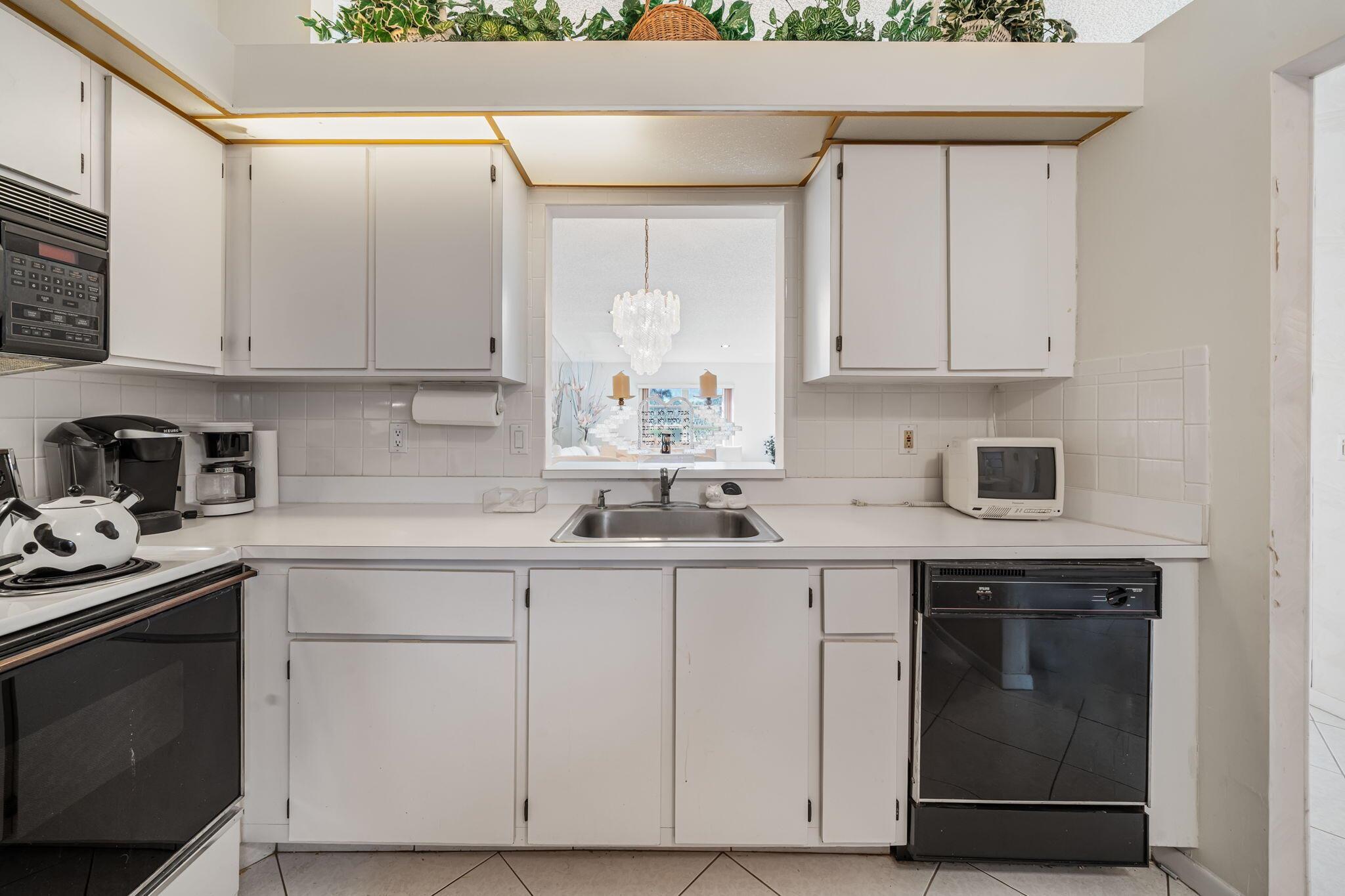 WHISPER WALK SEC C CONDO - Residential