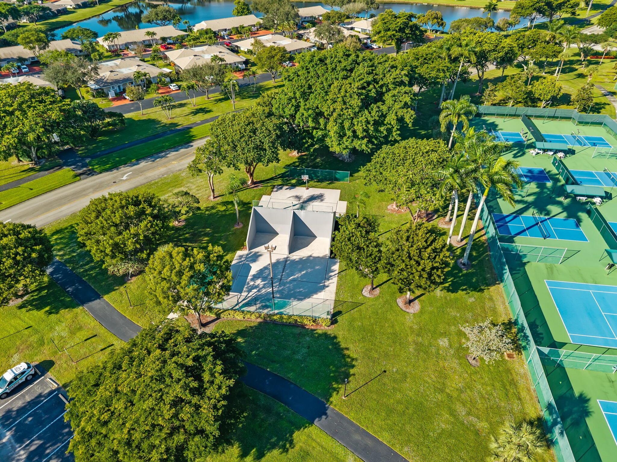 WHISPER WALK SEC C CONDO - Residential