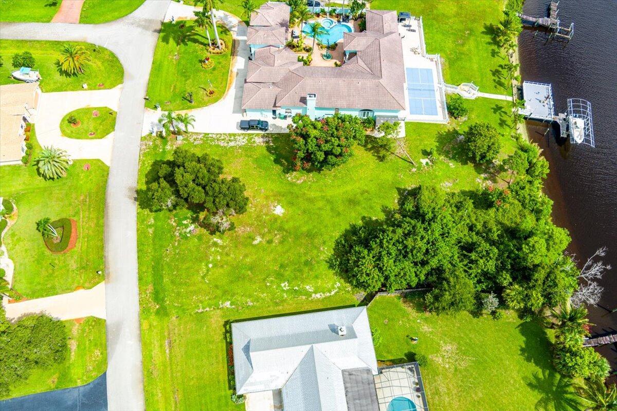 733 SE Hidden River Drive