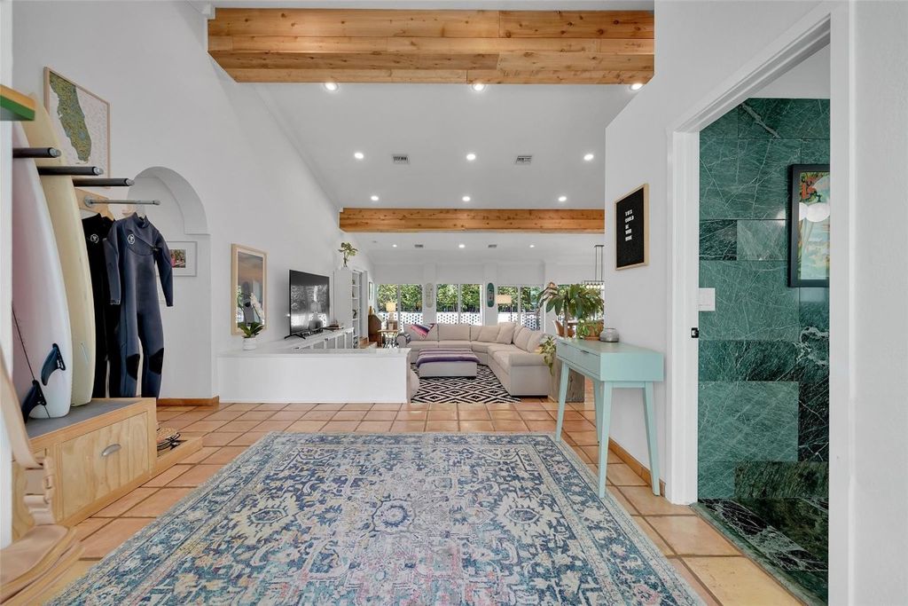 Photo of 2739 Oak Tree Lane, Fort Lauderdale, FL 33309 (MLS # F10526857)