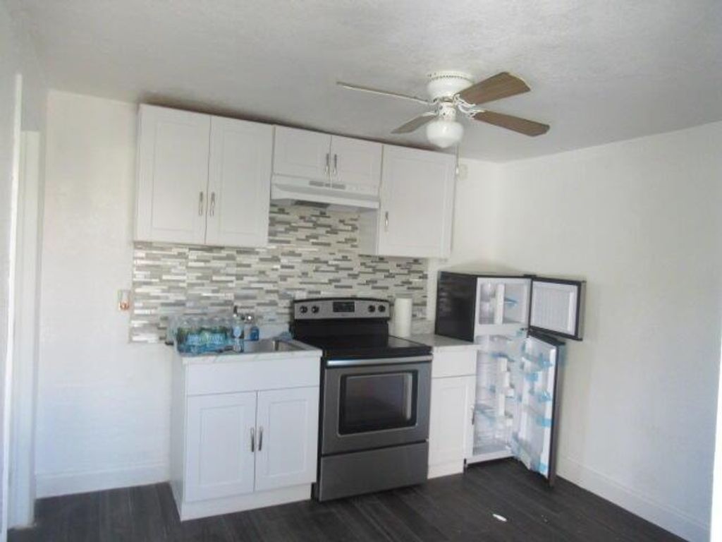 Photo of 3200 N Seacrest Boulevard, Boynton Beach, FL 33435 (MLS # R11061918)